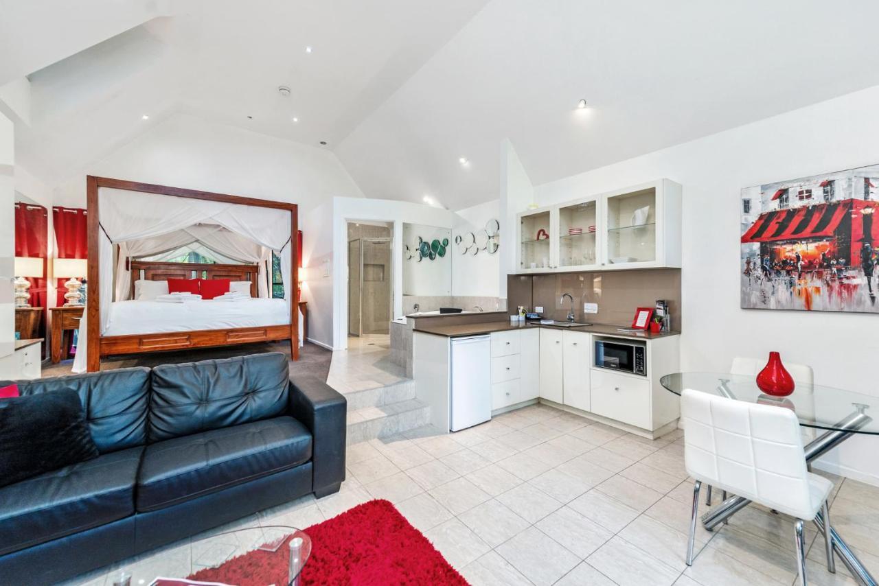 Chalet On Gallery Walk - King Bed, Spa, Fireplace, Wifi & Netflix, Linger A While Mount Tamborine Extérieur photo