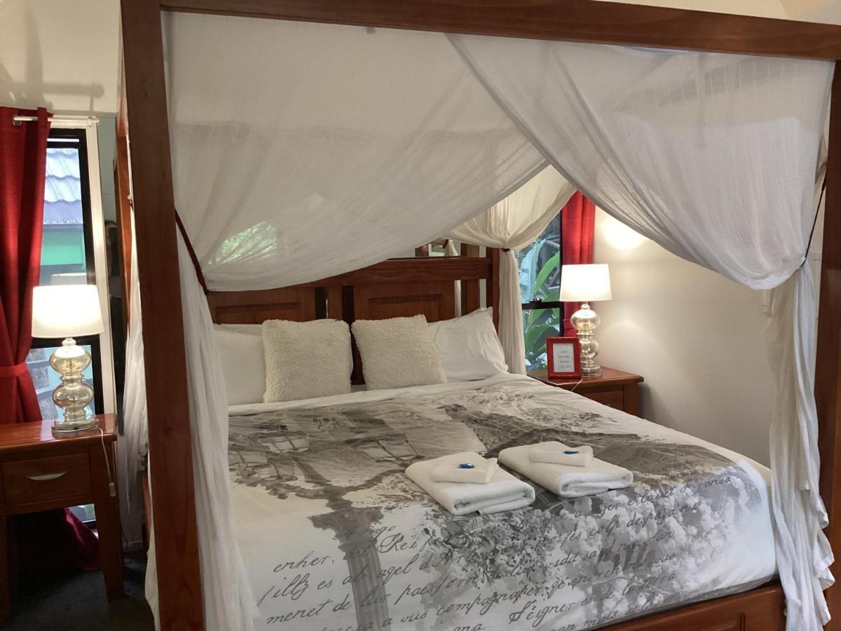 Chalet On Gallery Walk - King Bed, Spa, Fireplace, Wifi & Netflix, Linger A While Mount Tamborine Extérieur photo