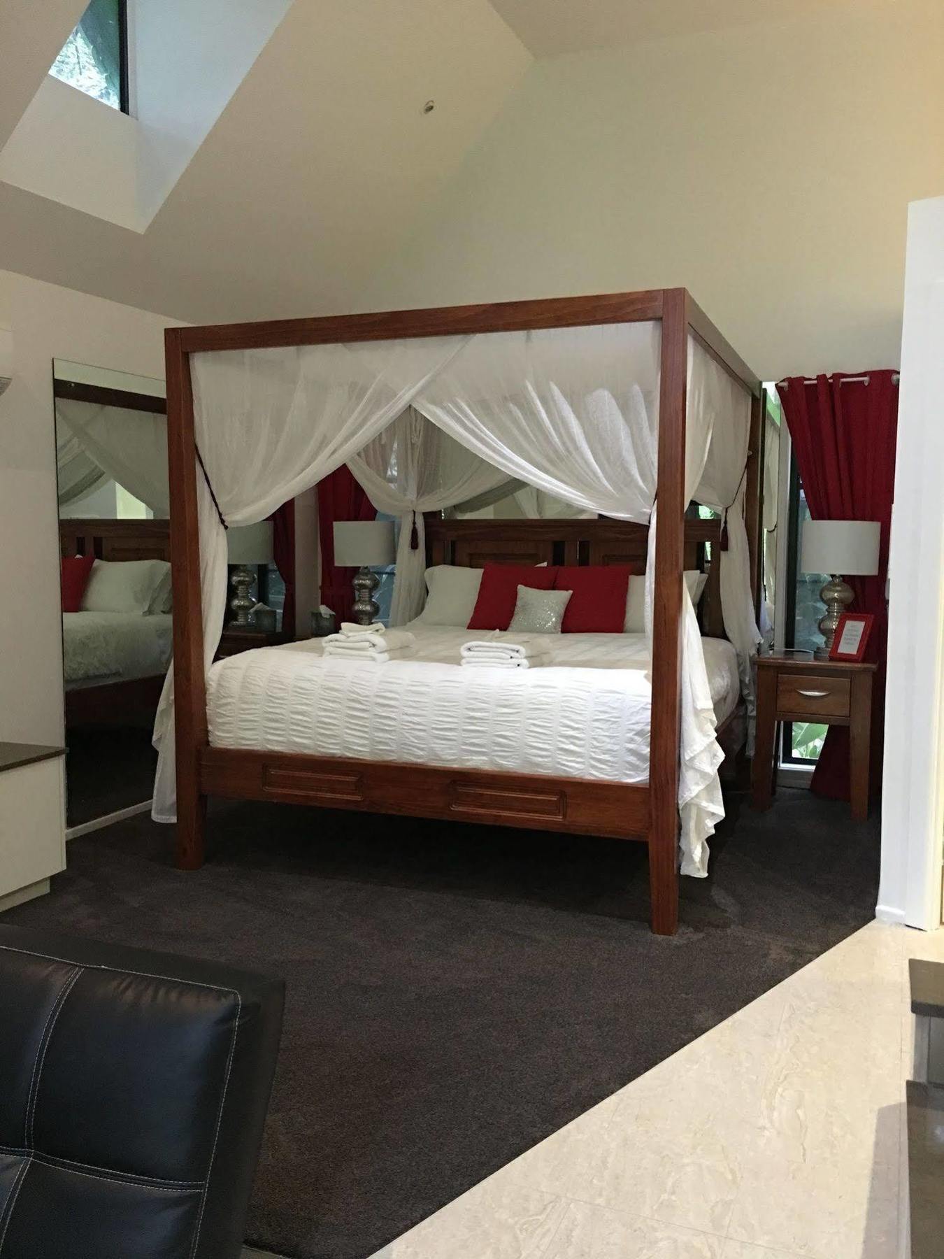 Chalet On Gallery Walk - King Bed, Spa, Fireplace, Wifi & Netflix, Linger A While Mount Tamborine Extérieur photo