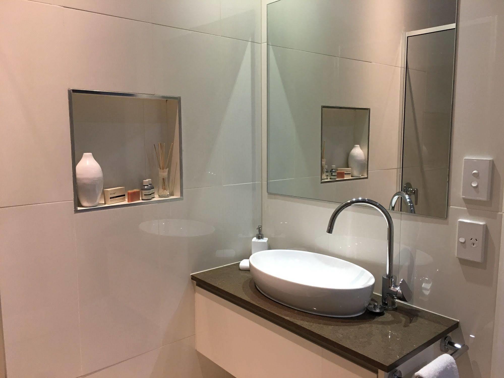 Chalet On Gallery Walk - King Bed, Spa, Fireplace, Wifi & Netflix, Linger A While Mount Tamborine Extérieur photo