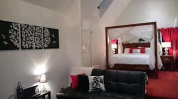 Chalet On Gallery Walk - King Bed, Spa, Fireplace, Wifi & Netflix, Linger A While Mount Tamborine Extérieur photo